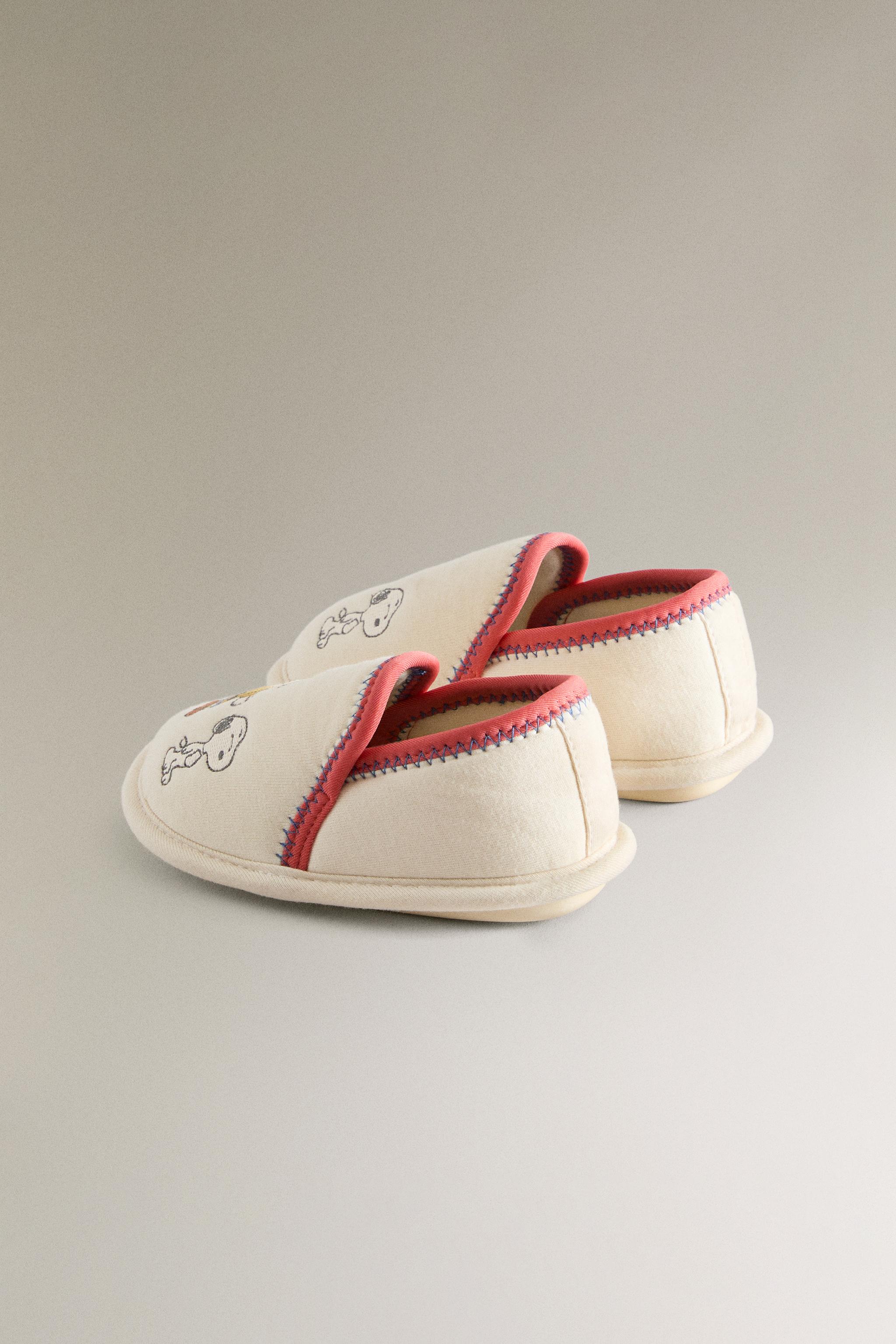 CHILDREN’S PEANUTS™ SLIPPERS